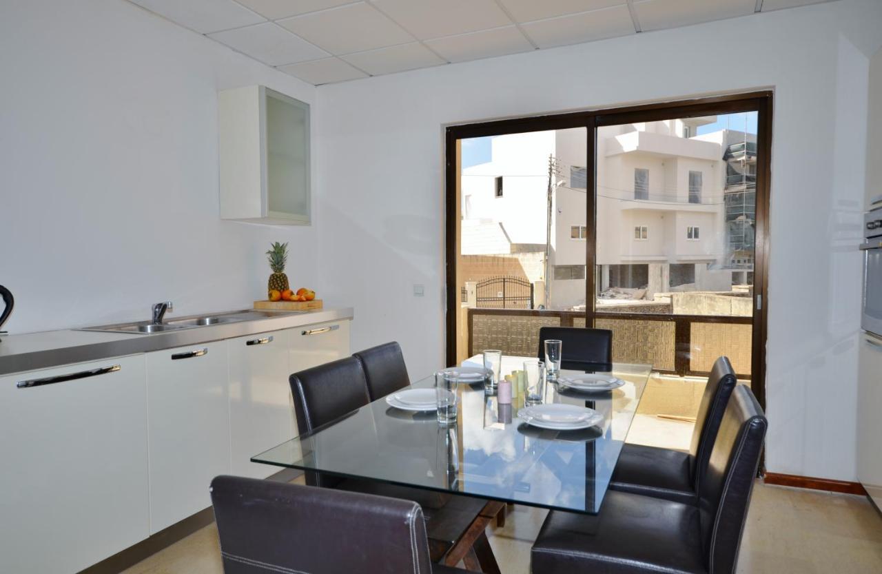 Apartmán Large St Julians Central 2 Saint Julian's Exteriér fotografie